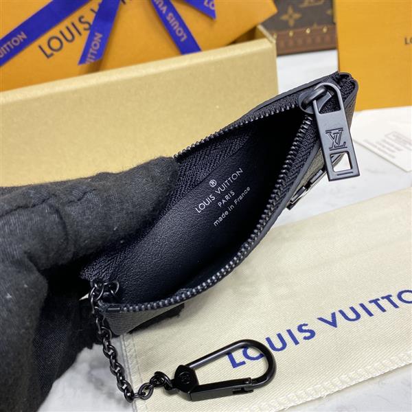 2026122105435589 810